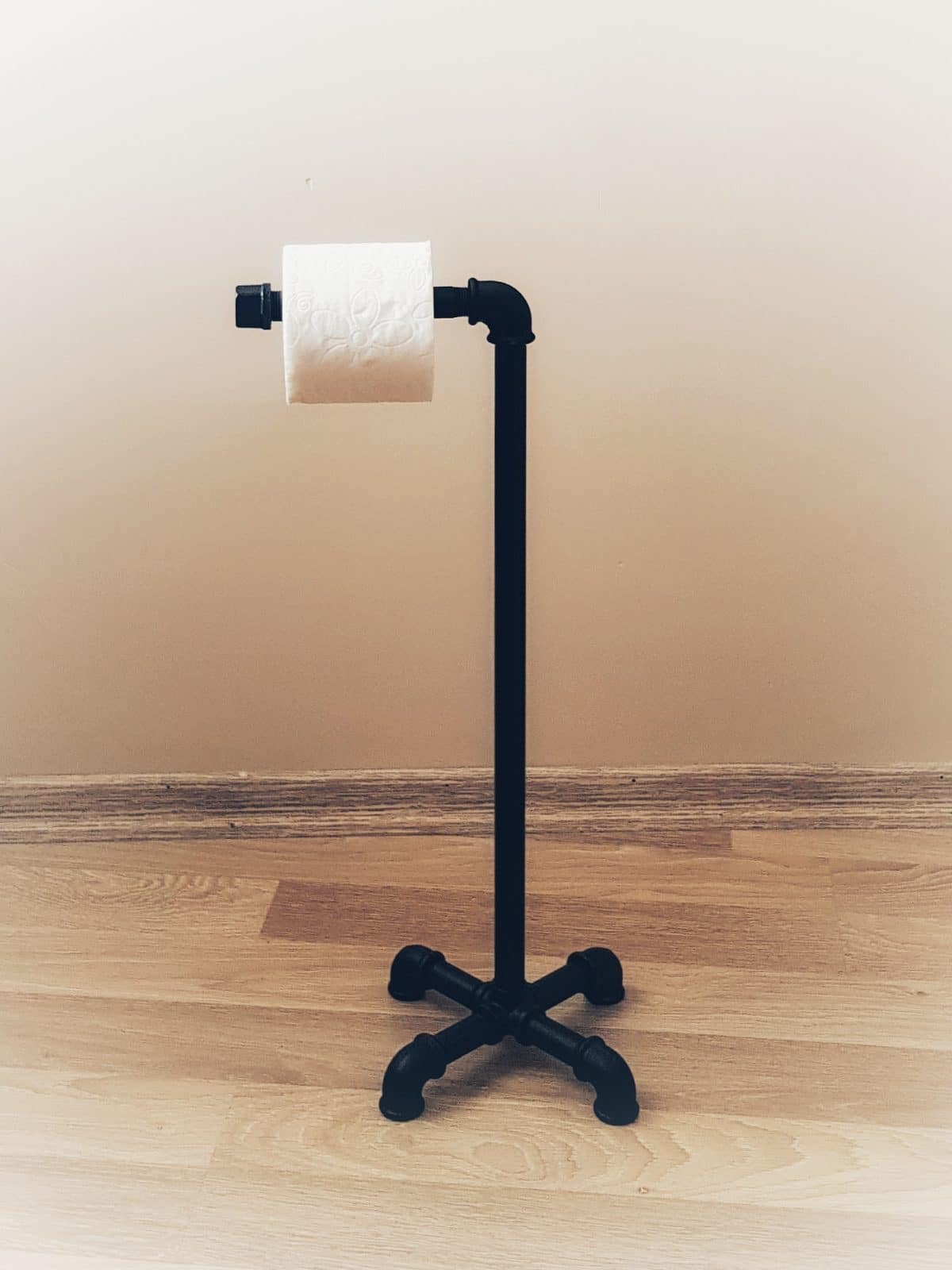 demir su borulu ayaklı tuvalet kağıtlığı demir su borulu ayakli tuvalet kagitligi | estetikev | 2024 | demir su borulu ayakli tuvalet kagitligi
